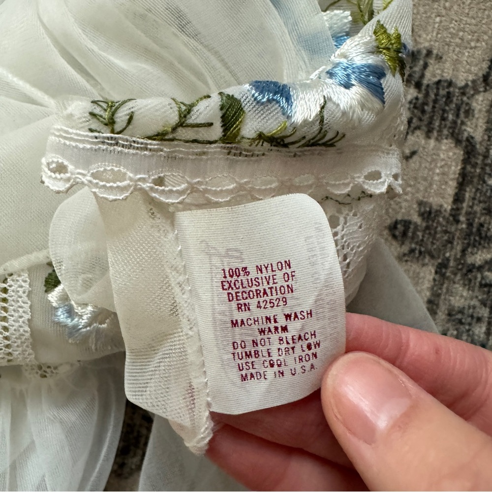 Elegant Sheer White Robe - Picture 6 of 7